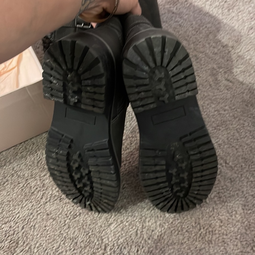 Boots - Picture 5 of 6
